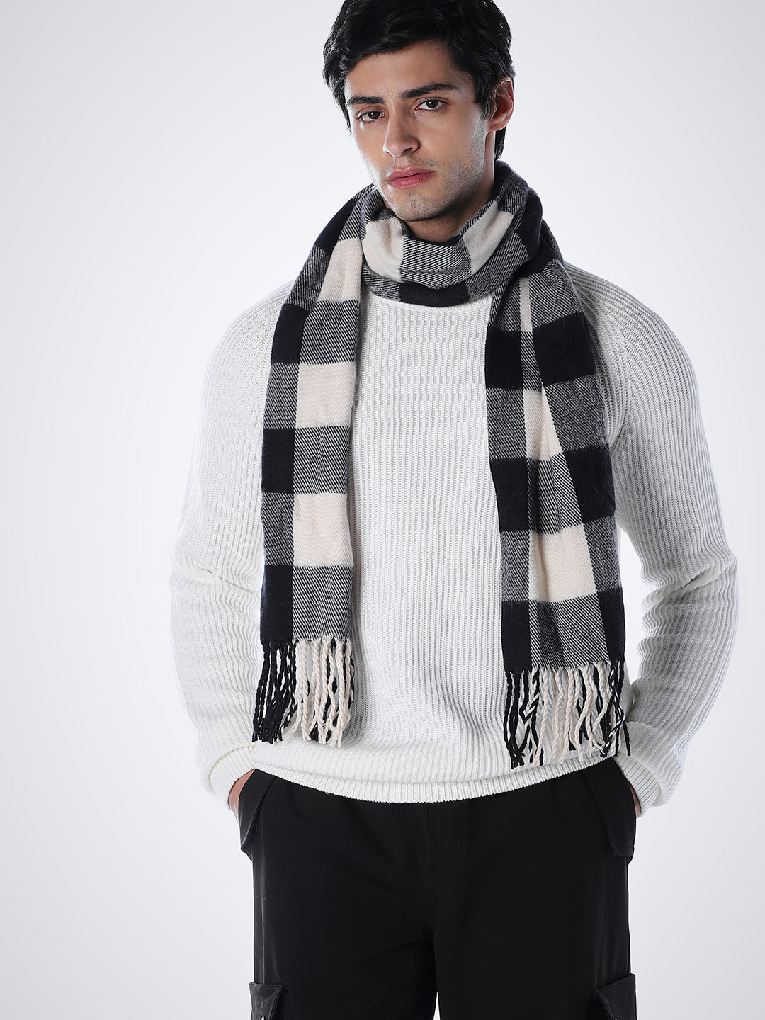 White Relaxed Fit Pullover - M