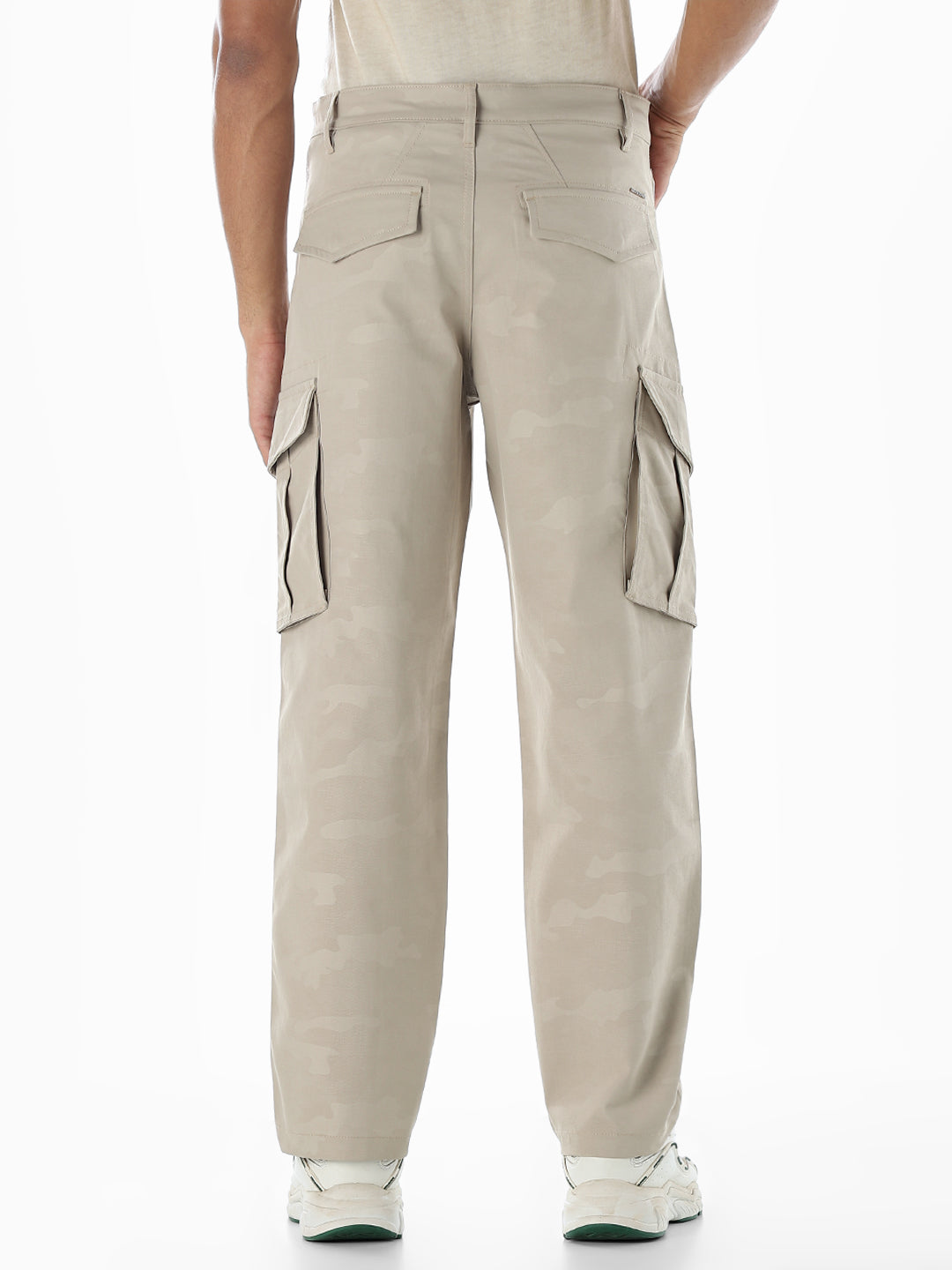 Men Camo Print Regular Fit Cargo Pants With 6 Pockets