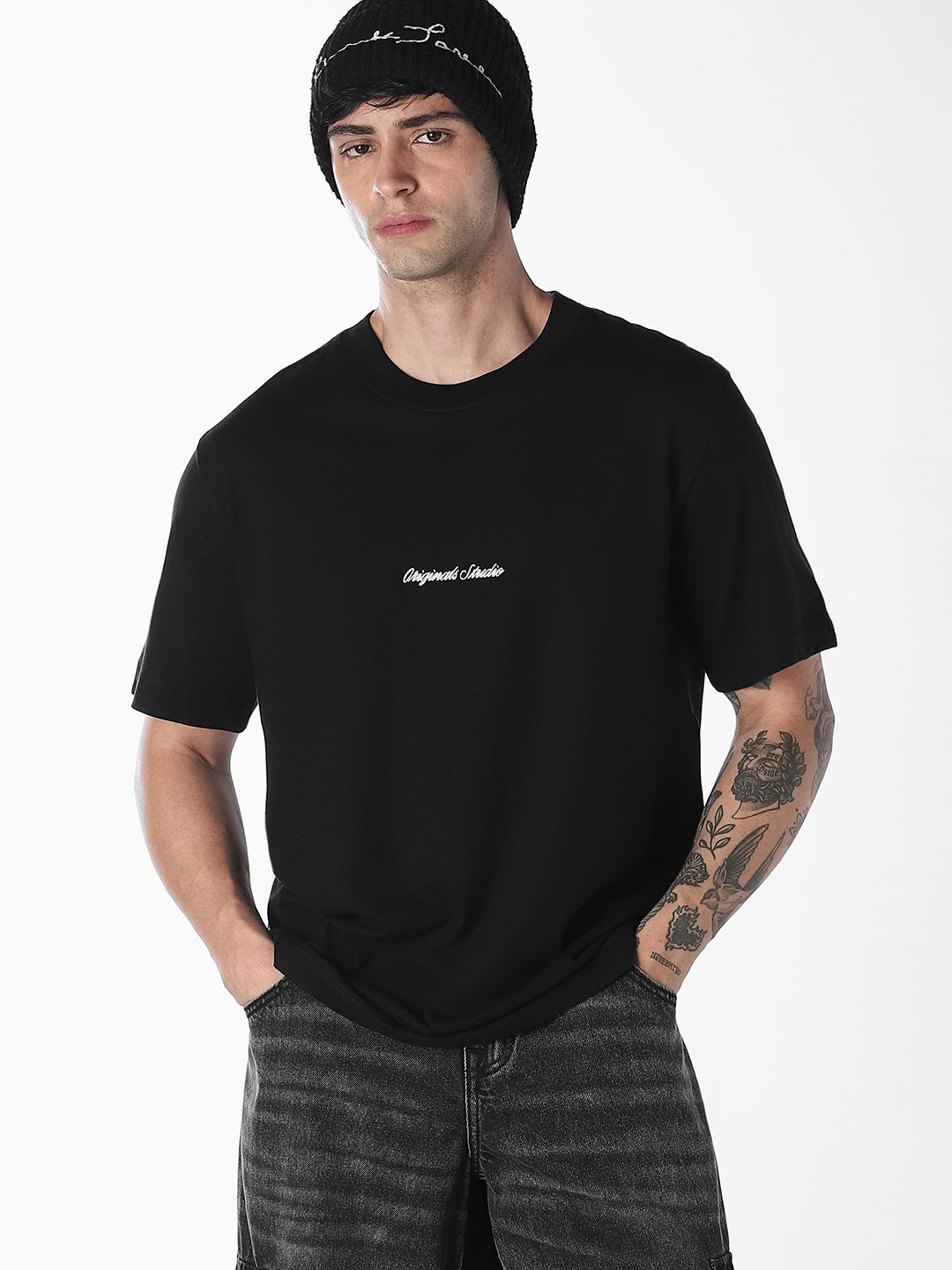 Men's Black Relaxed Fit Crew Neck T-Shirt With Chest Embroidery