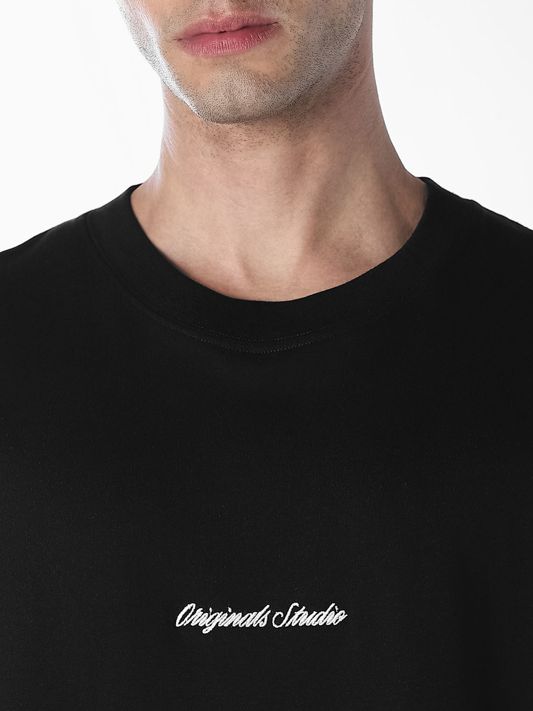 Men's Black Relaxed Fit Crew Neck T-Shirt With Chest Embroidery