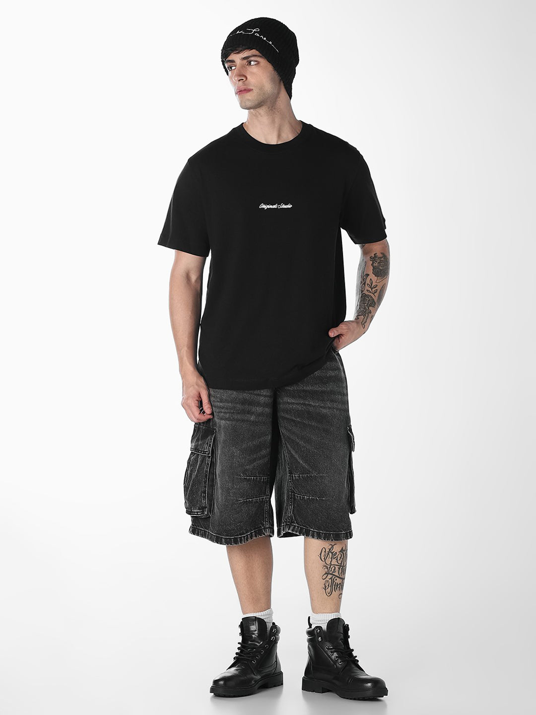 Men's Black Relaxed Fit Crew Neck T-Shirt With Chest Embroidery