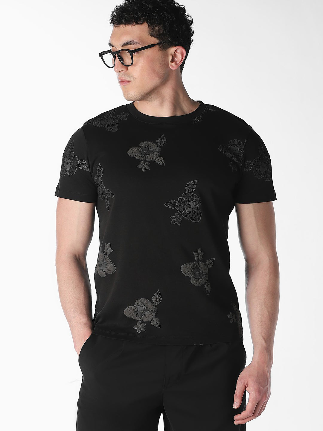 Black Floral Embroidered T-Shirt - L